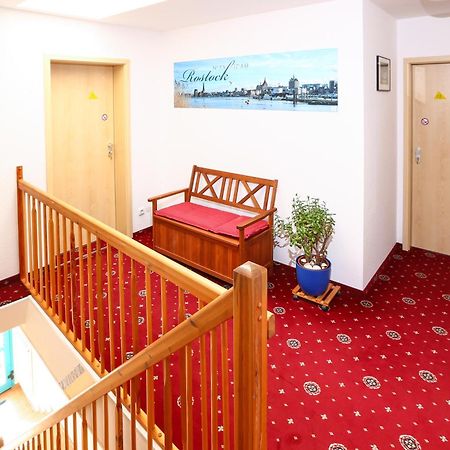 Hotel-Pension Petridamm Rostock Exteriör bild