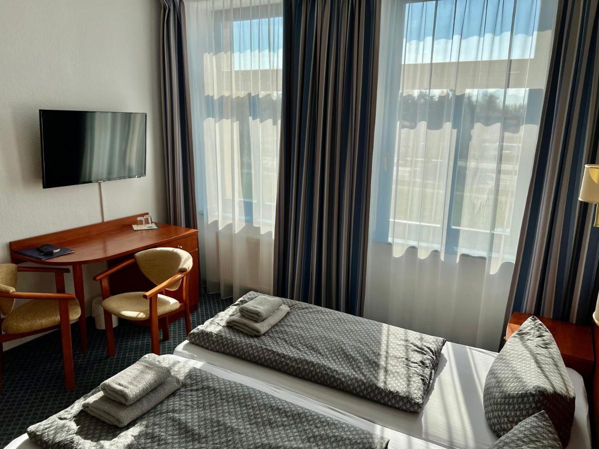 Hotel-Pension Petridamm Rostock Exteriör bild