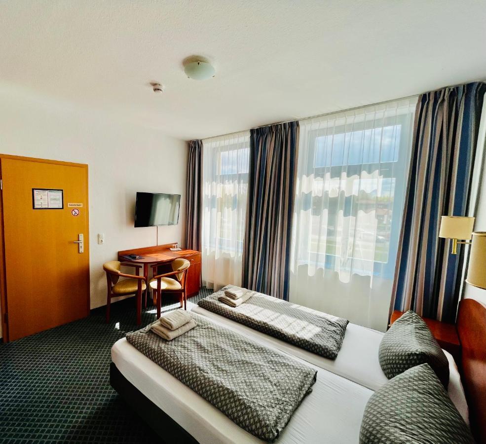 Hotel-Pension Petridamm Rostock Exteriör bild