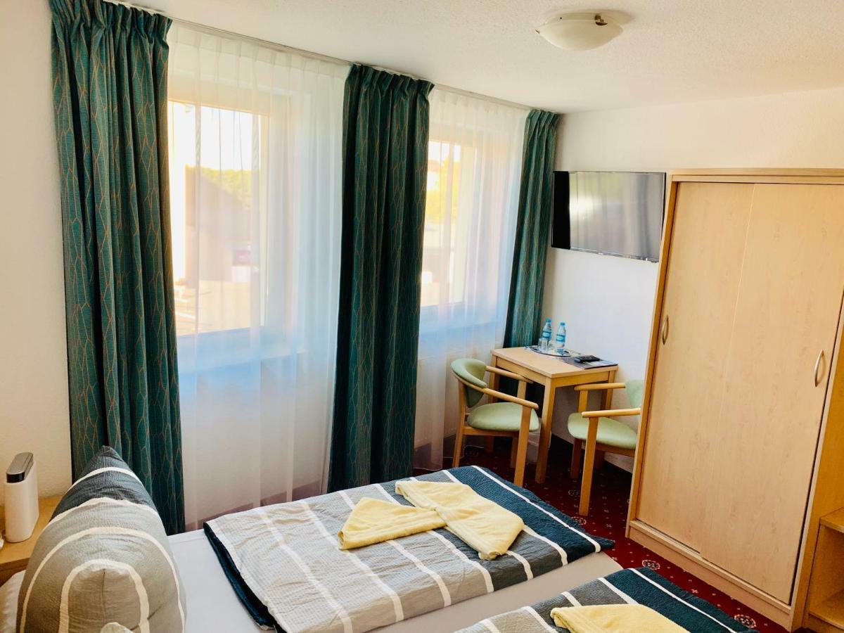 Hotel-Pension Petridamm Rostock Exteriör bild
