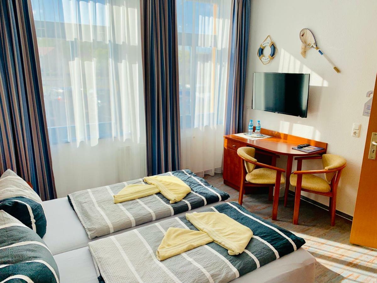 Hotel-Pension Petridamm Rostock Exteriör bild