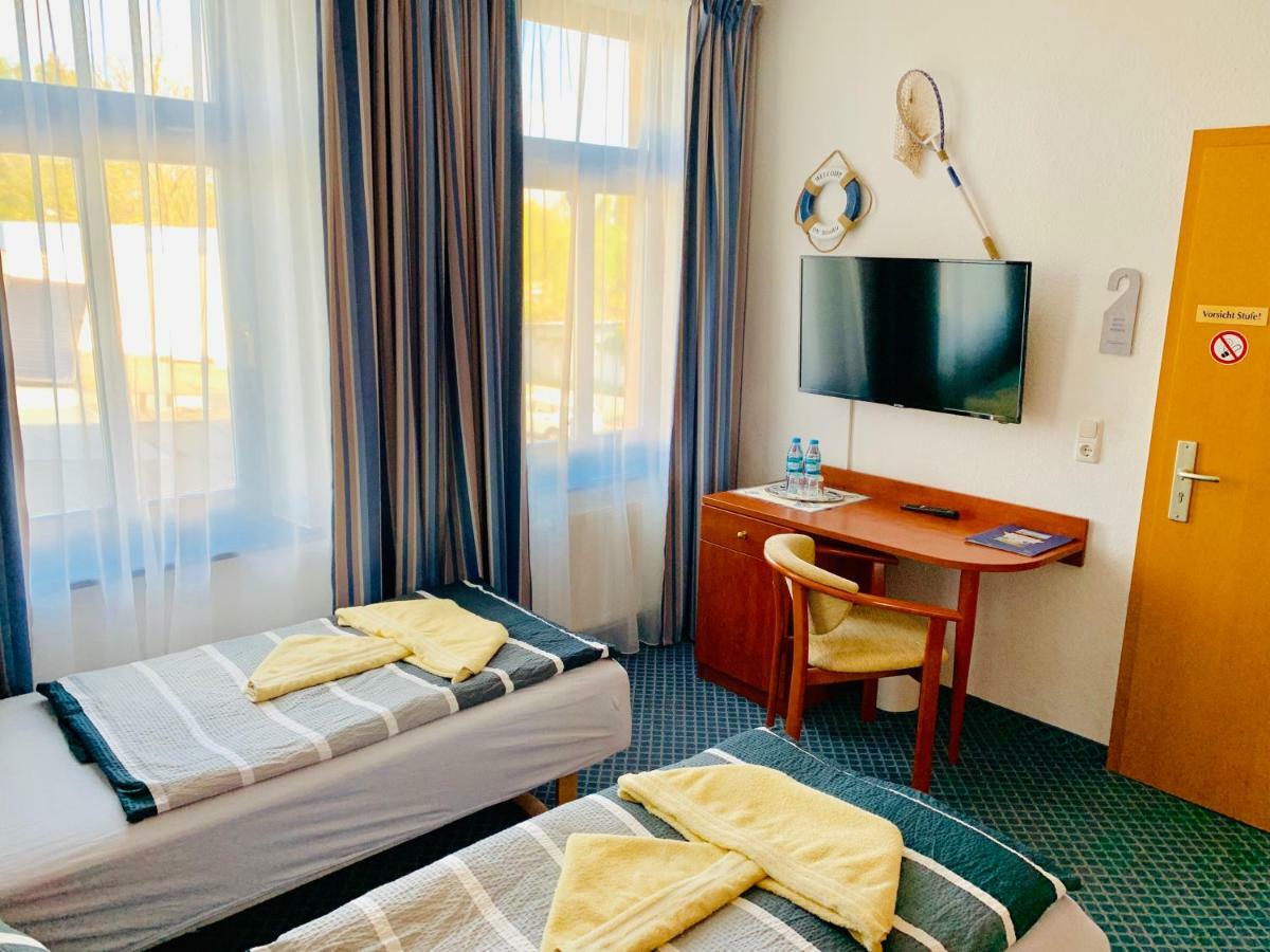 Hotel-Pension Petridamm Rostock Exteriör bild