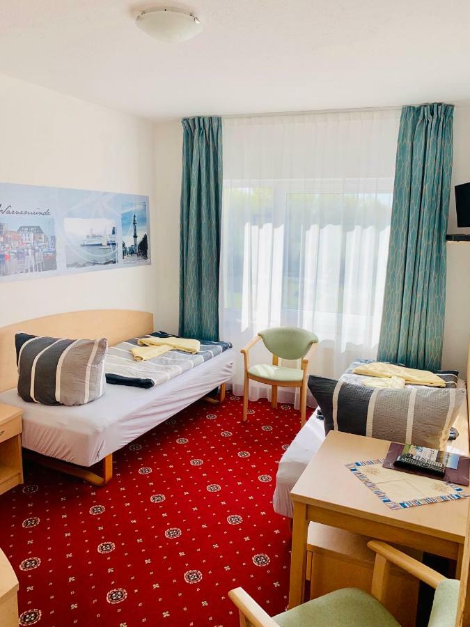Hotel-Pension Petridamm Rostock Exteriör bild