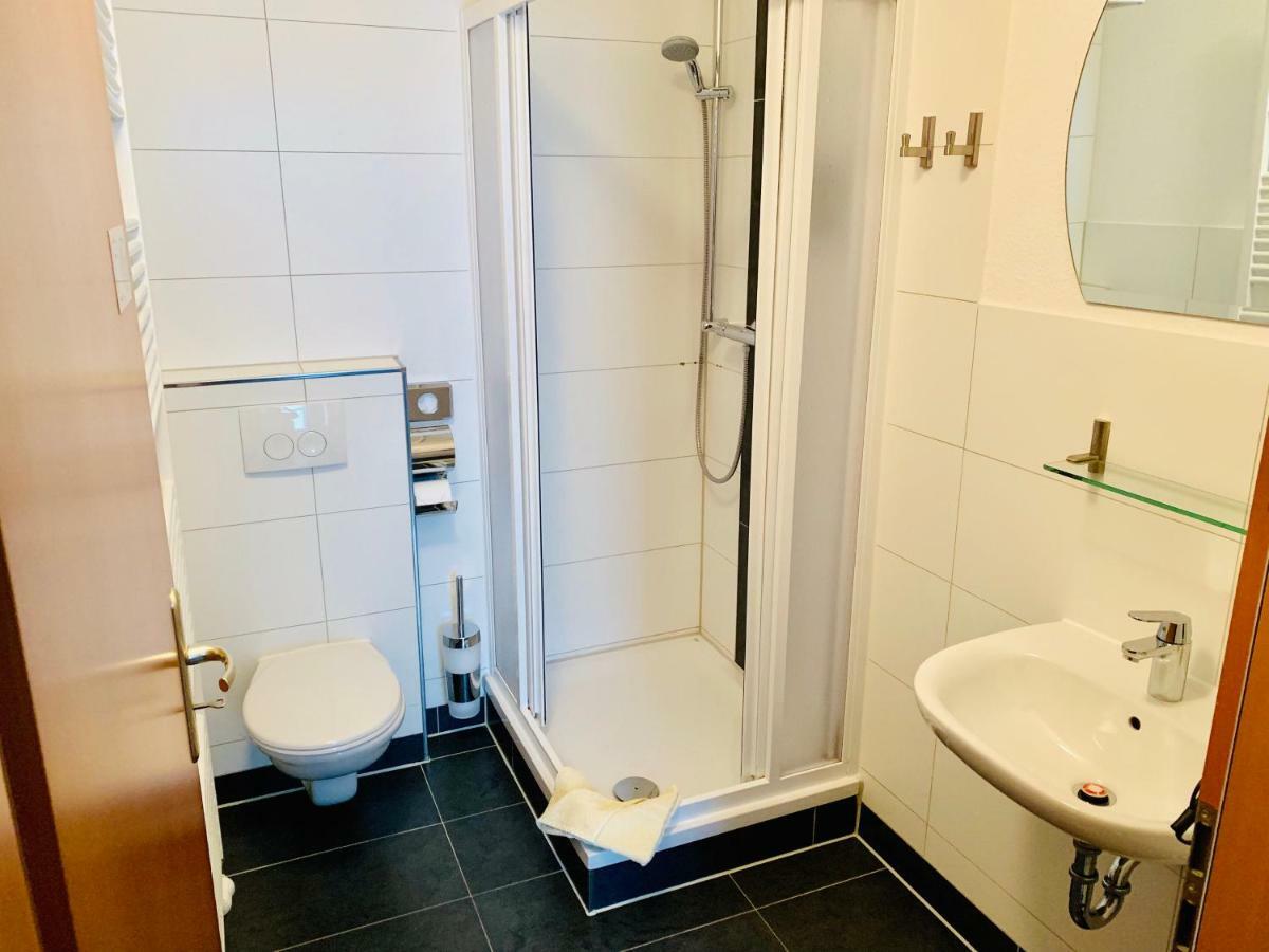 Hotel-Pension Petridamm Rostock Exteriör bild